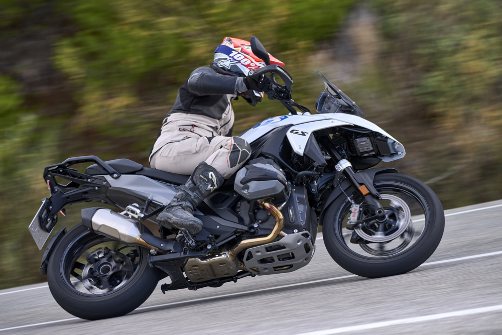 Rennie Scaysbrook riding the 2024 BMW R 1300 GS Rennie Scaysbrook riding the 2024 BMW R 1300 GS