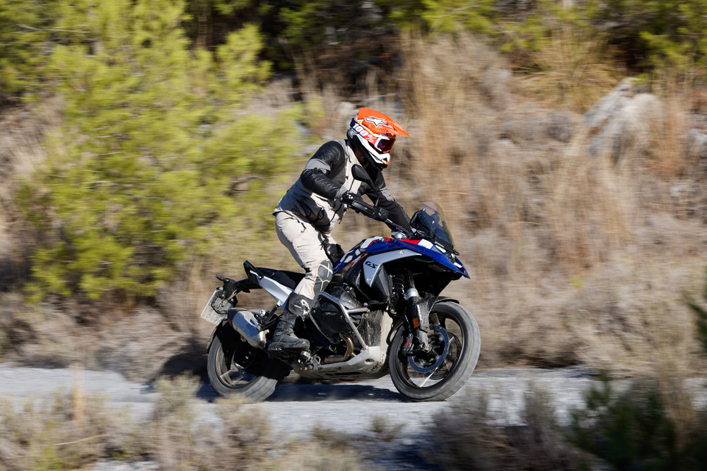Rennie Scaysbrook riding the 2024 BMW R 1300 GS Rennie Scaysbrook riding the 2024 BMW R 1300 GS