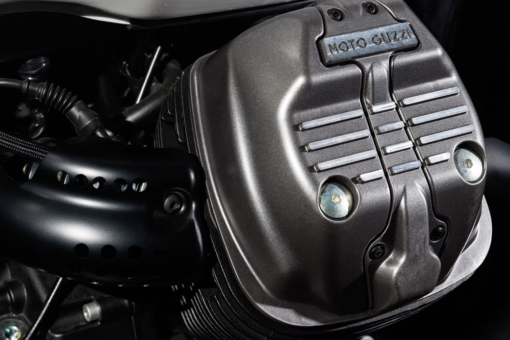2024 Moto Guzzi V7 Stone Ten Roadster