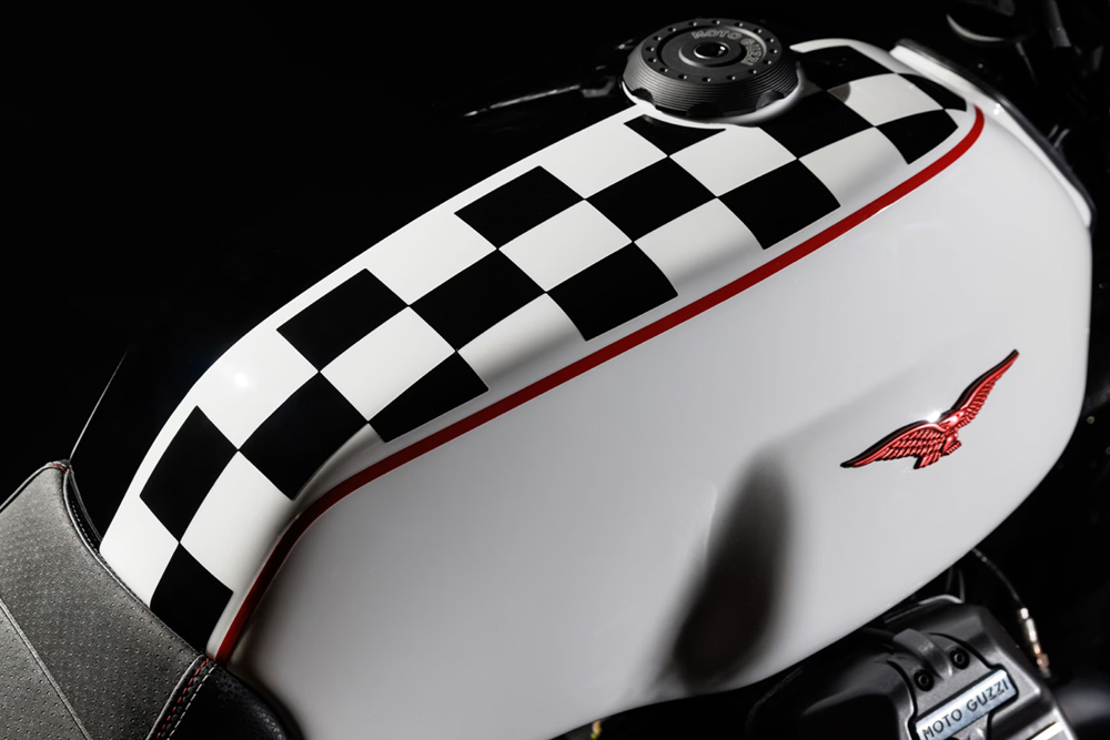 2024 Moto Guzzi V7 Stone Ten Roadster tank