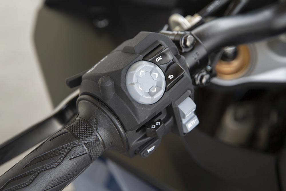 2023 Suzuki GSX-S1000GT+ handlebar controls 2023 Suzuki GSX-S1000GT+ handlebar controls