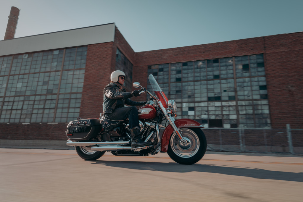 2024 Harley-Davidson Harley-Davidson Icons Hydra-Glide Revival action