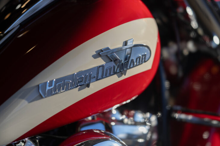 2024 Harley-Davidson Icons Hydra-Glide Revival fuel tank