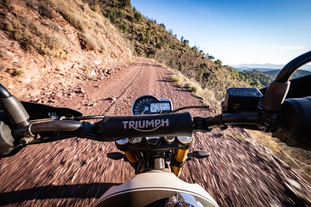 2024 Triumph Scrambler 400 X cockpit