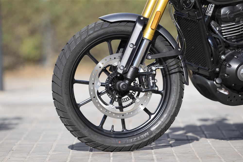 2024 Triumph Speed 400 front wheel