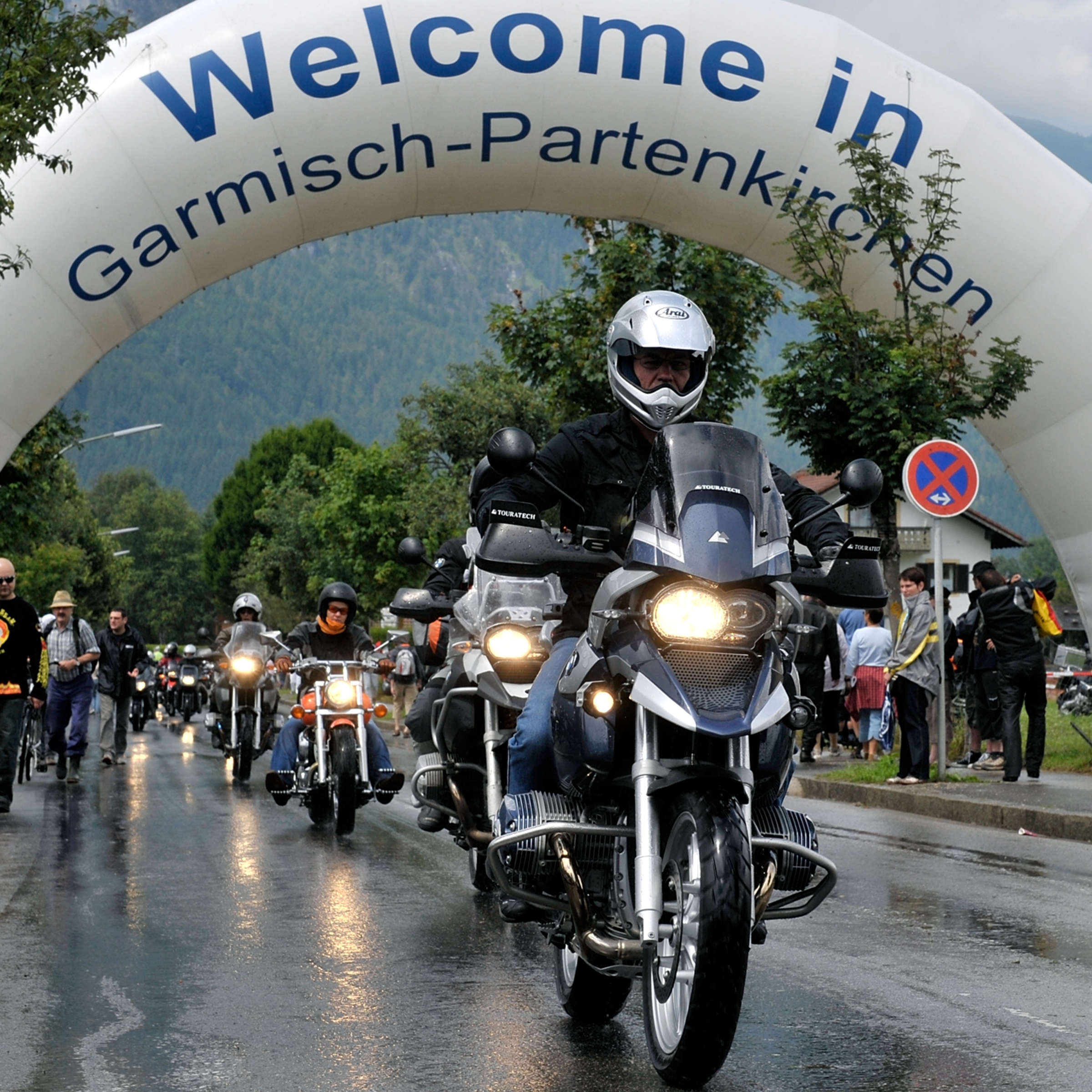 https://www.cyclenews.com/wp-content/uploads/2024/02/33755174-welcome-back-die-bmw-motorrad-days-kehren-2024-nach-garmisch-partenkirchen-zurueck-12ec.jpg