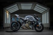 "Centauro", a work of art by Paolo Troilo painted on a Ducati Streetfighter V4 Lamborghini Speciale Clienti