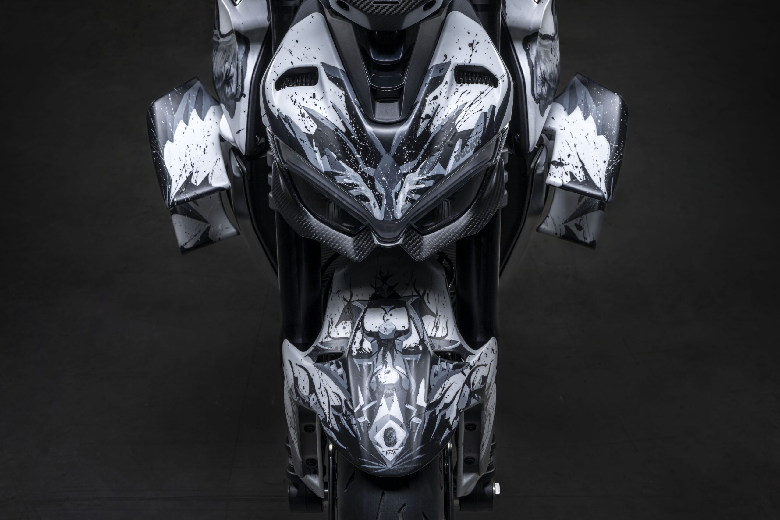"Centauro", a work of art by Paolo Troilo painted on a Ducati Streetfighter V4 Lamborghini Speciale Clienti