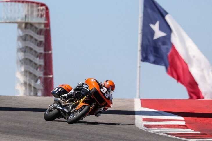MotoAmerica King Of The Baggers racer at COTA