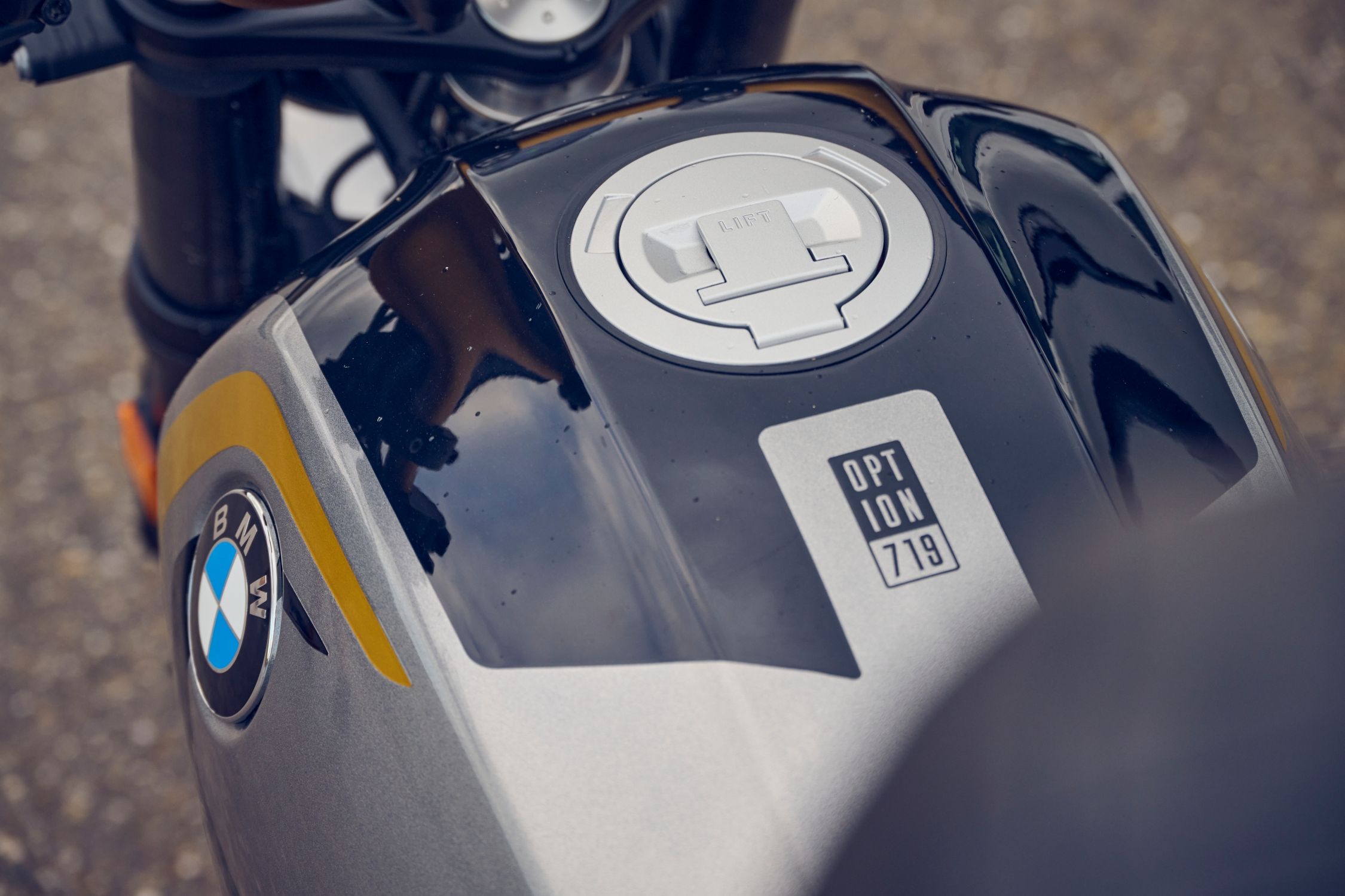 2024 BMW R 12 nineT and R 12 Roadster and Cruiser tank