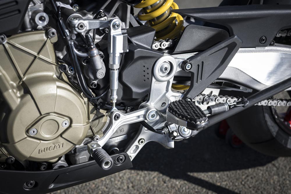 2024 Ducati Hypermotard 698 Mono quickshifter