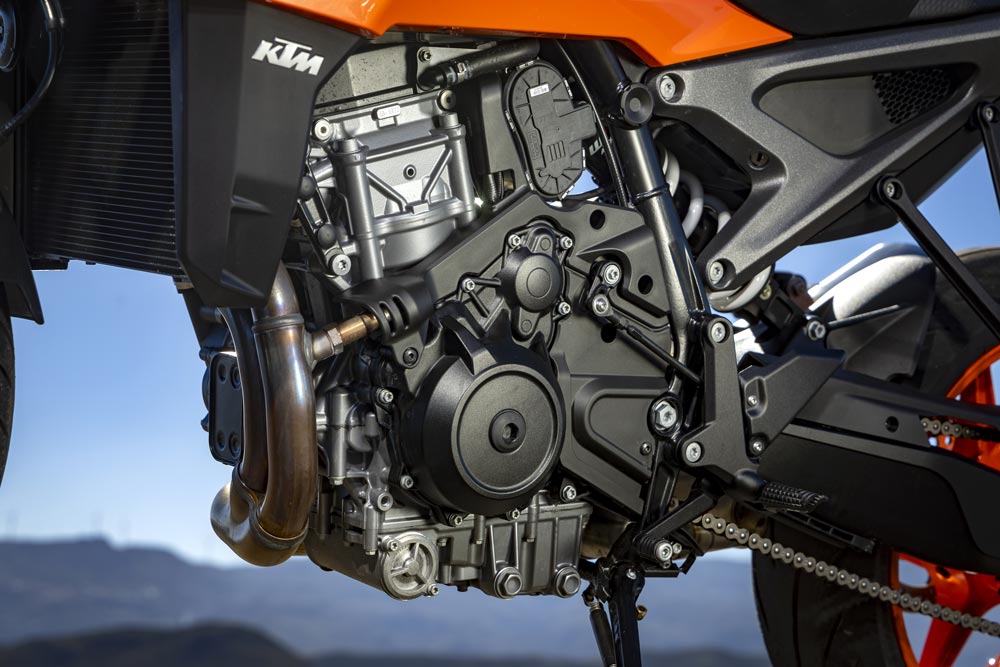 2024 KTM 990 Duke motor