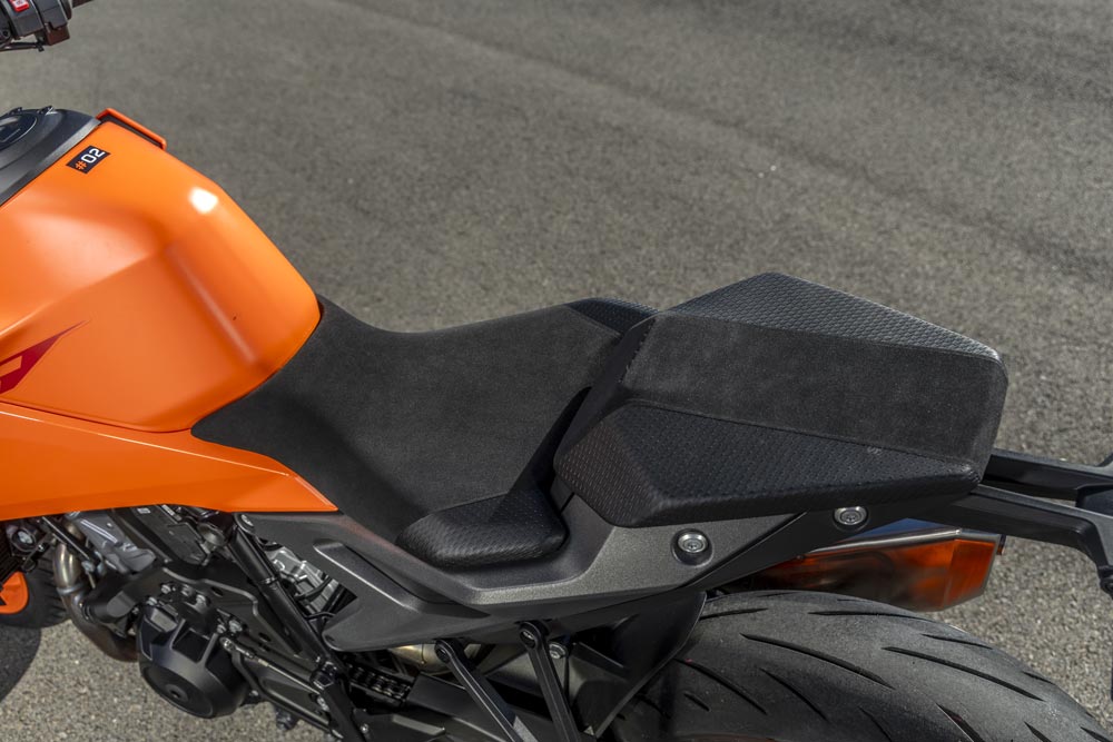 2024 KTM 990 Duke seat