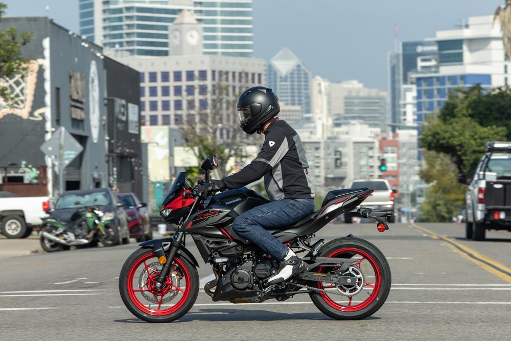 2024 Kawasaki Z500 SE ABS city streets