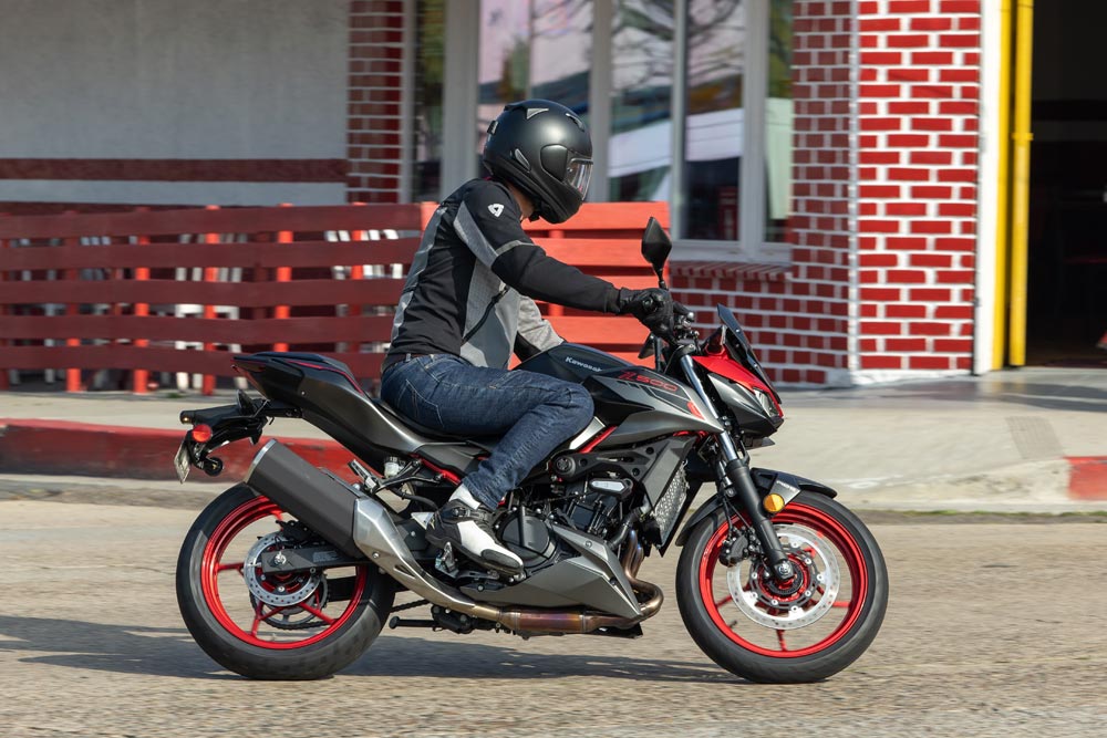 2024 Kawasaki Z500 SE ABS city streets