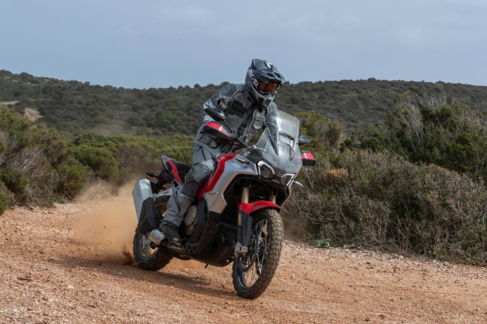 2024 MV Agusta Enduro Veloce action