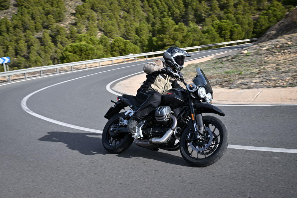 2024 Moto Guzzi V85 Strada