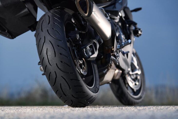 Metzeler Roadtec 02 rear Tire