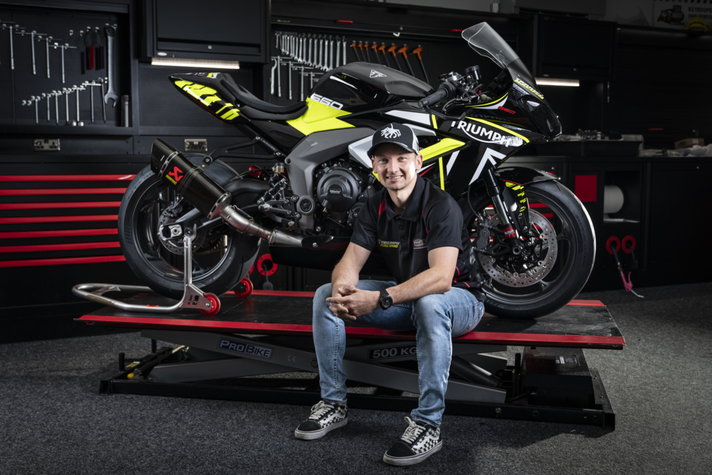 Triumph daytona race bike clearance
