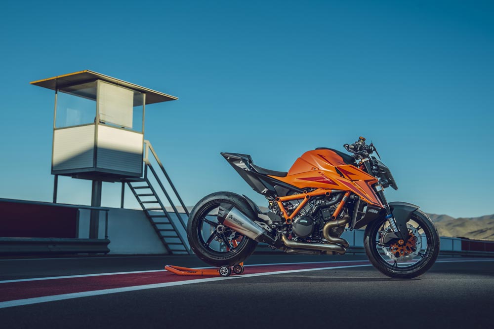 2024 KTM 1390 Super Duke R Evo at Portimao racetrack 2024 KTM 1390 Super Duke R Evo at Portimao racetrack