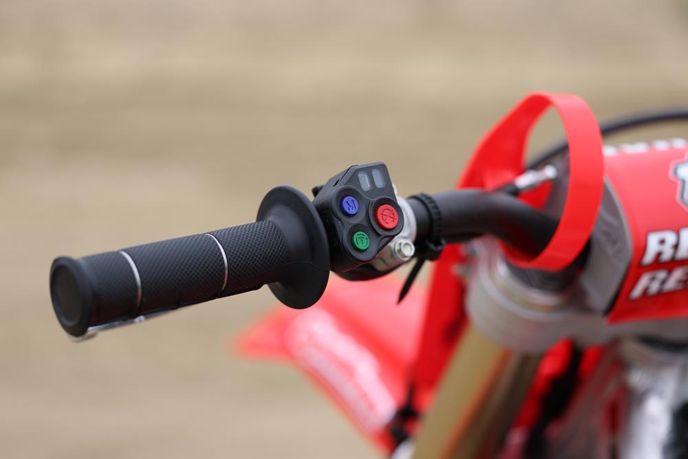 2025 Honda CRF250R handlebar controls