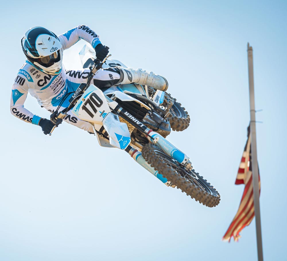 6D ATR-3 Helmet action