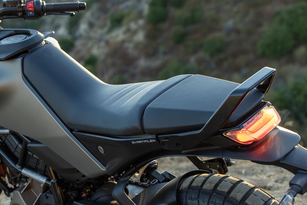 2024 Husqvarna Svartpilen 401 seat 2024 Husqvarna Svartpilen 401 seat