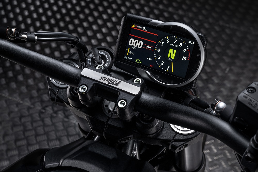 2025 Ducati Scrambler Full Throttle cockpit