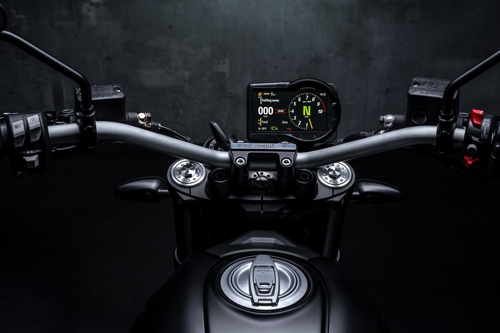 2025 Ducati Scrambler Icon Dark cockpit