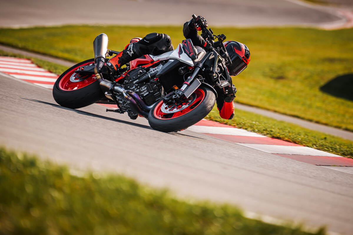 2025 KTM 990 Duke R First Look and Specs Cycle News