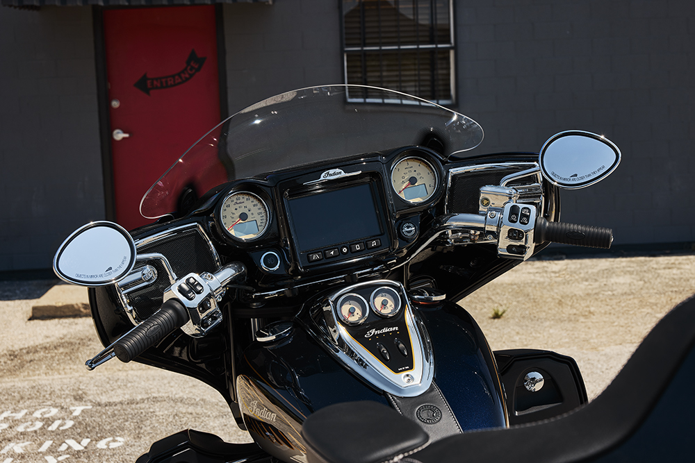 2025 Indian Motorcycle Roadmaster Elite cockpit