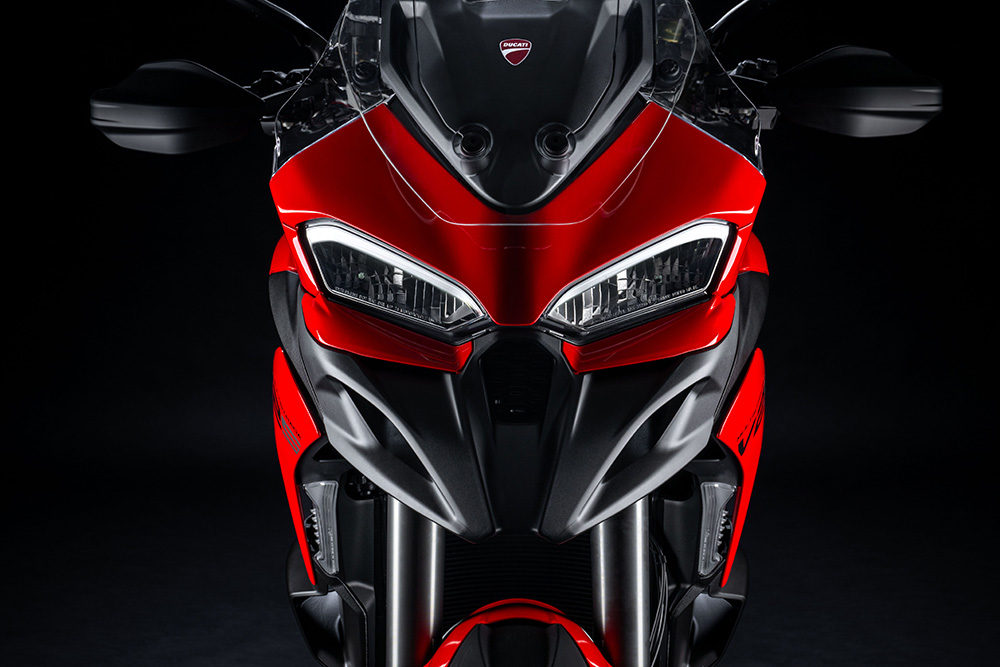 2025 Ducati Multistrada V2 front