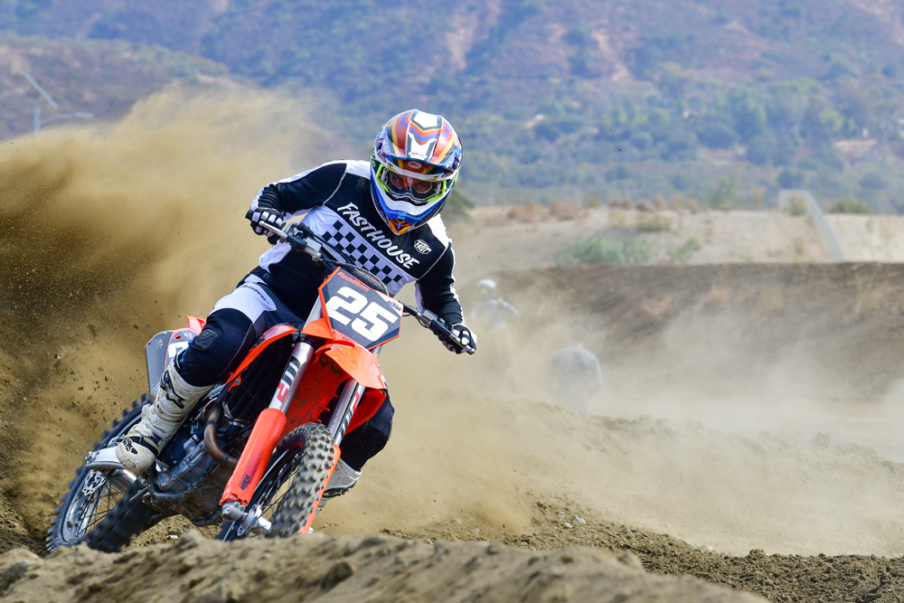 2025 KTM 250 SX-F action 2025 KTM 250 SX-F action