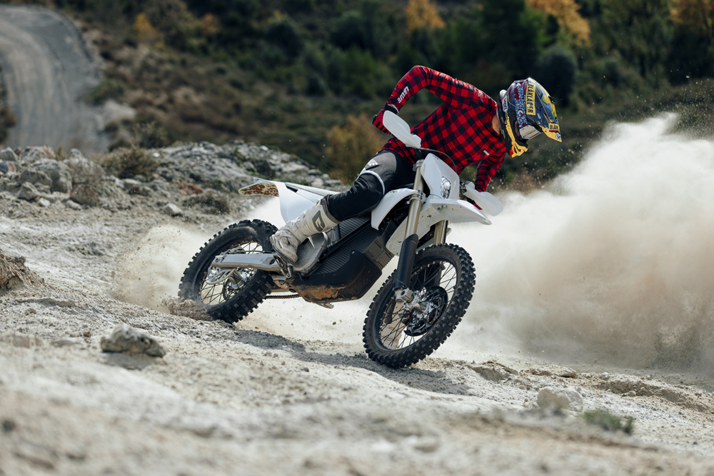 2025 Stark Varg EX throwing roost