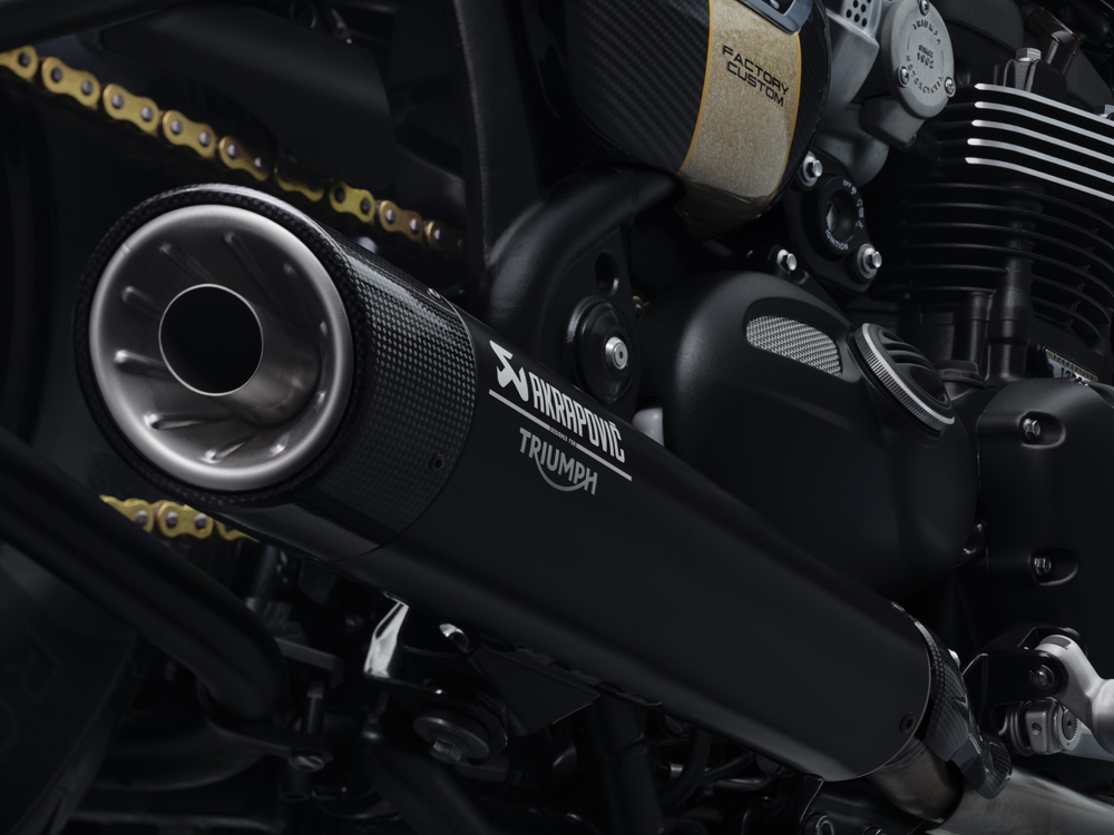 2025 Triumph Bonneville Bobber TFC Akrapovic