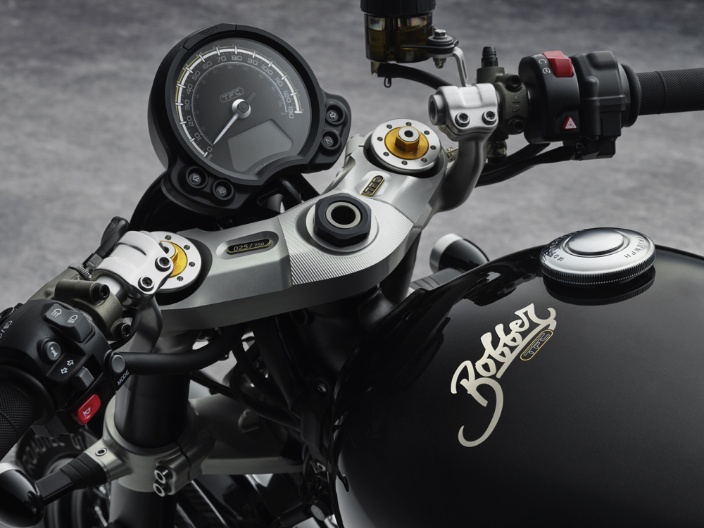 2025 Triumph Bonneville Bobber TFC dash