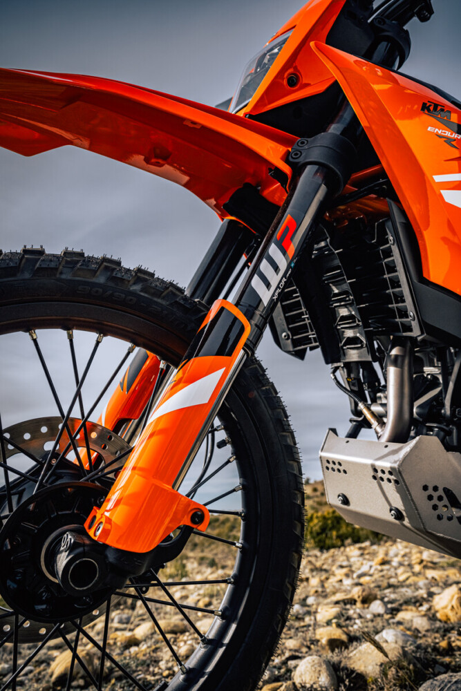 2025 KTM 390 Enduro R fork