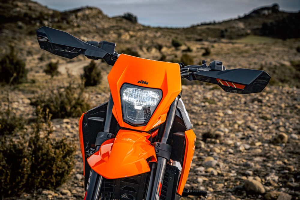 2025 KTM 390 Enduro R headlight