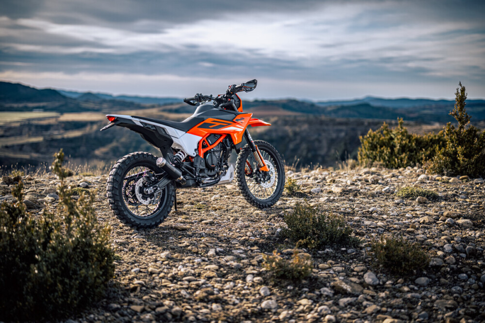 2025 KTM 390 Enduro R right