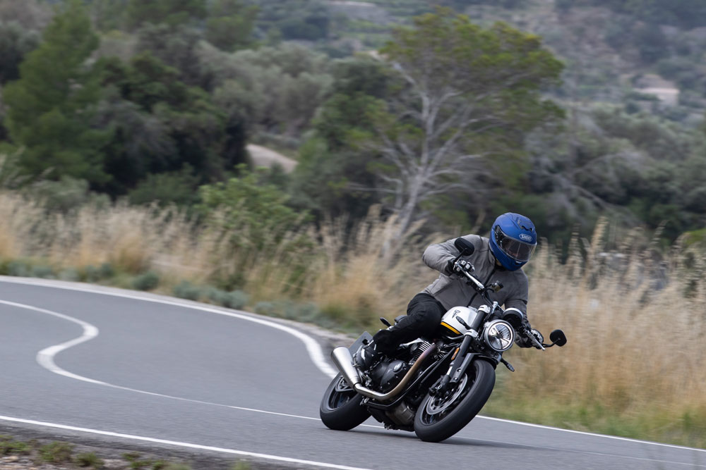 2025 Triumph Speed Twin 1200 action 2025 Triumph Speed Twin 1200 action
