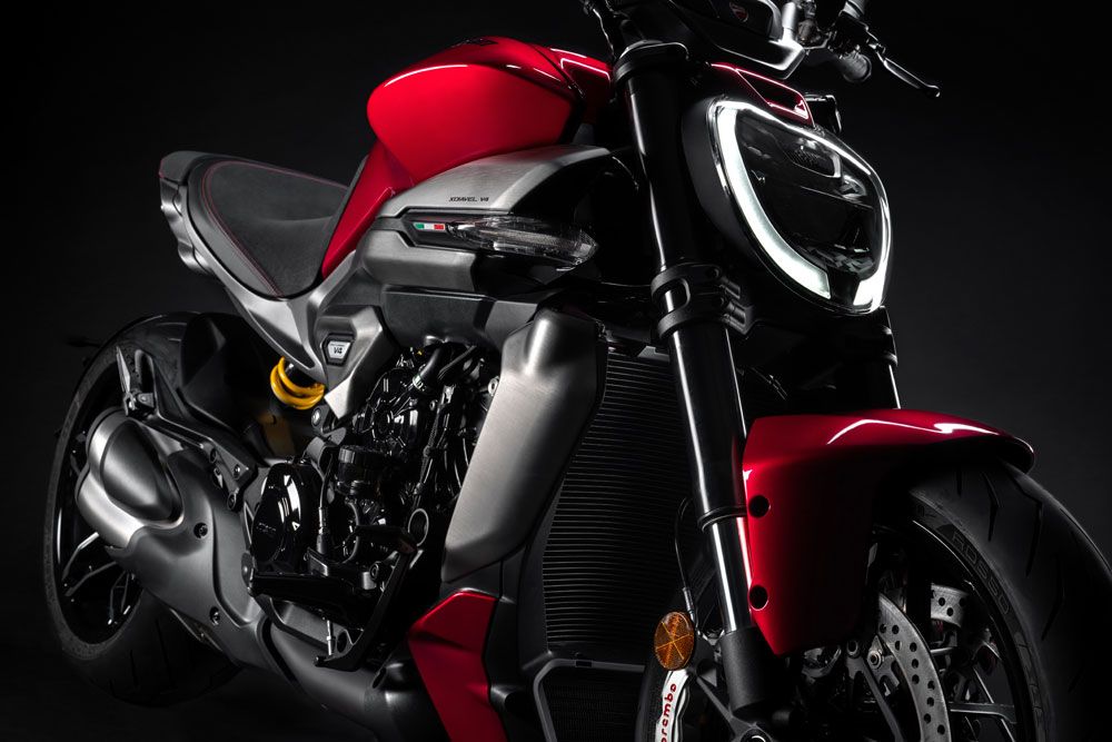 2025 Ducati XDiavel V4 front