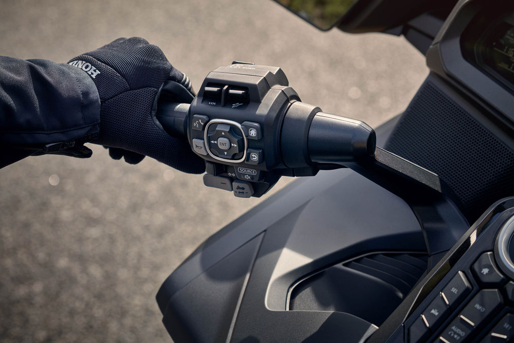 2025 Honda Gold Wing left handlebar