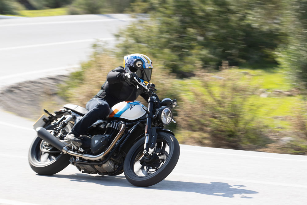2025 Triumph Speed Twin 900 cornering 2025 Triumph Speed Twin 900 cornering