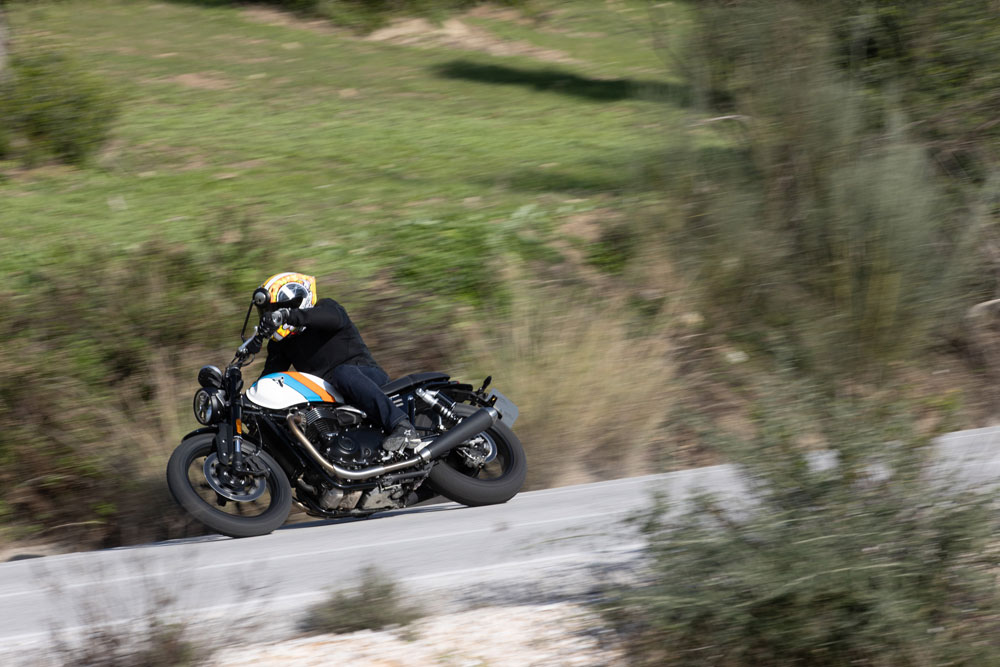 2025 Triumph Speed Twin 900 riding in Spain 2025 Triumph Speed Twin 900 riding in Spain