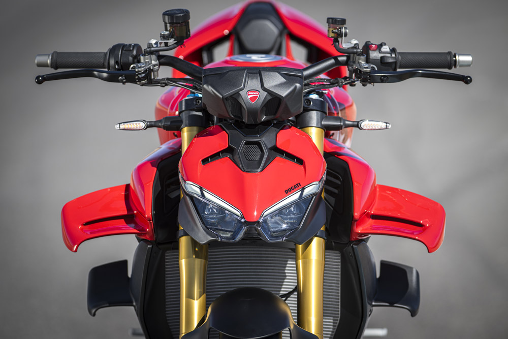 2025 Ducati Streetfighter V4 S wings