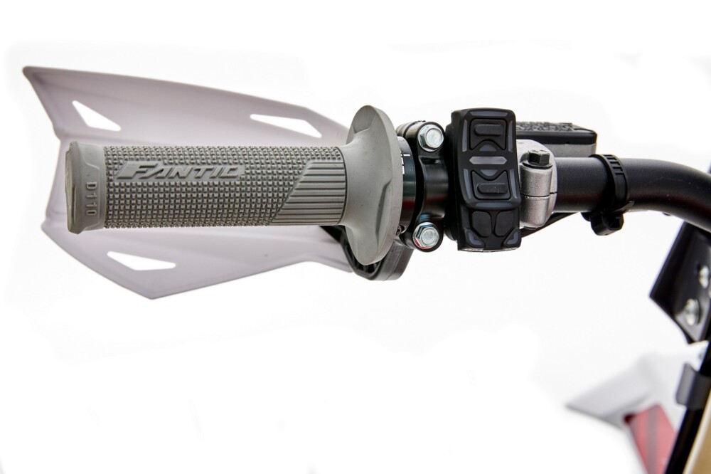 2025 Fantic XE300 2T handlebar