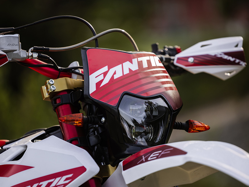 2025 Fantic XEF 250 TL headlight