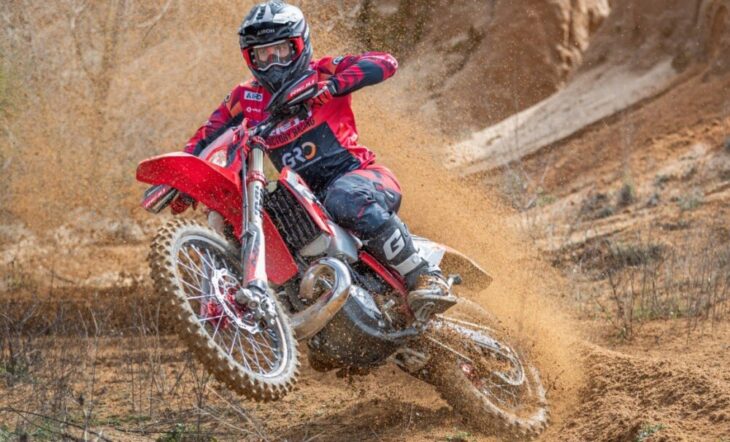 2026 Rieju MR Pro 300i action