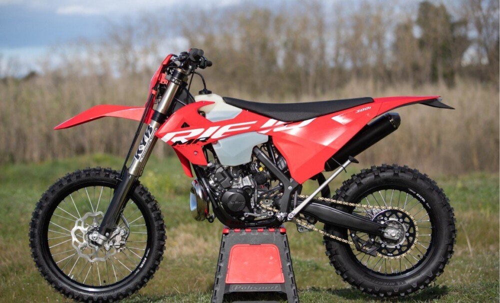 2026 Rieju MR Racing 300i left side