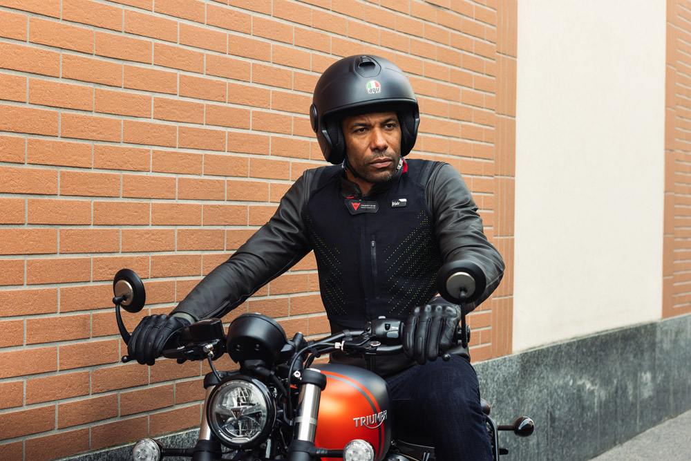 Motorcycle rider wearing the Dainese Smart Air airbag